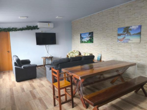 Casa rústica, Ubatuba, 40 metros da praia, ar condicionado, área de lazer, wifi, tv a cabo, equipada